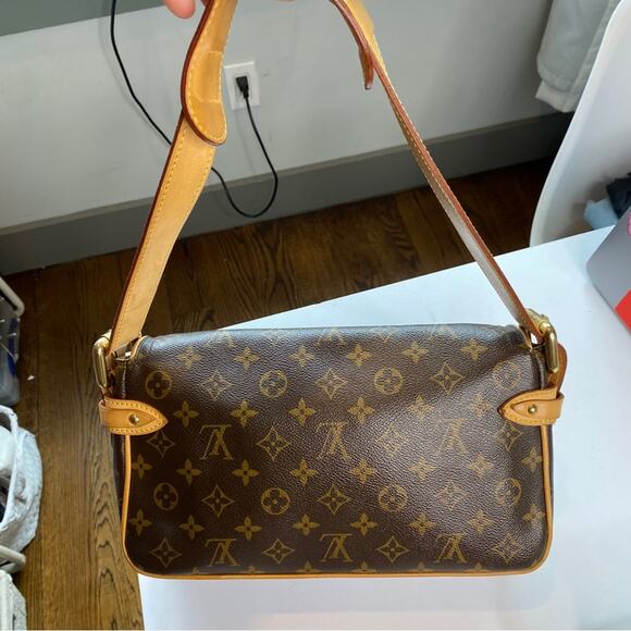 Louis Vuitton Monogram Hudson PM Vintage Shoulder Bag - Picture 6 of 16